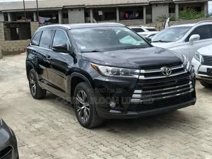 Toyota Highlander XLE 4x4 V6 (3.5L 6cyl 8A) 2017 Black