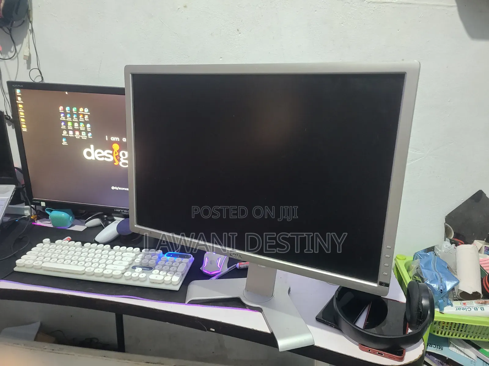 24 Inces Monitor