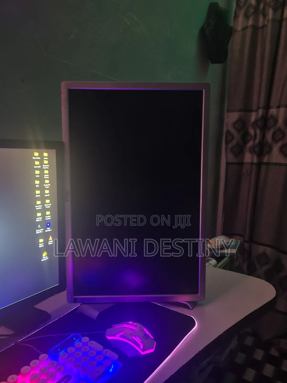 24 Inces Monitor