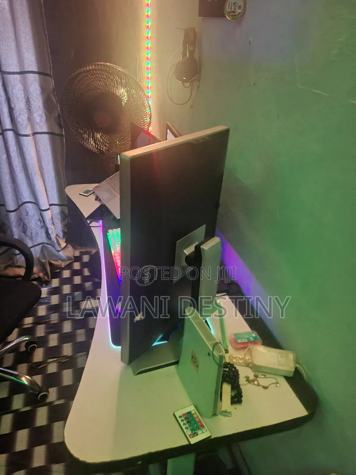 24 Inces Monitor