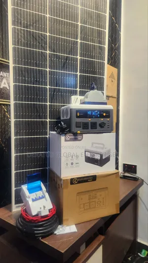 Portable 700W Solar Generator for Home and Office