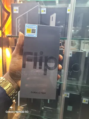 New Samsung Galaxy Z Flip4 128 GB Gray