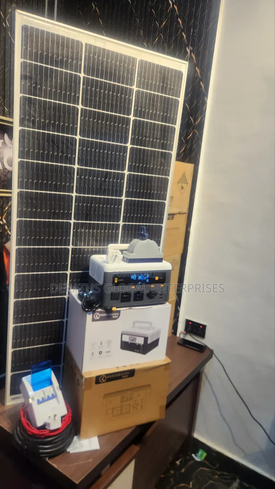 700W Solar Generator for TV, Fans, Lighting and Electronics