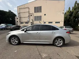 Toyota Corolla LE 2021 Silver