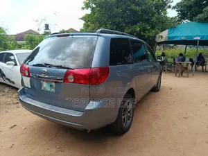 Toyota Sienna 2006 Blue