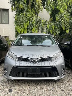Toyota Sienna 2016 Silver
