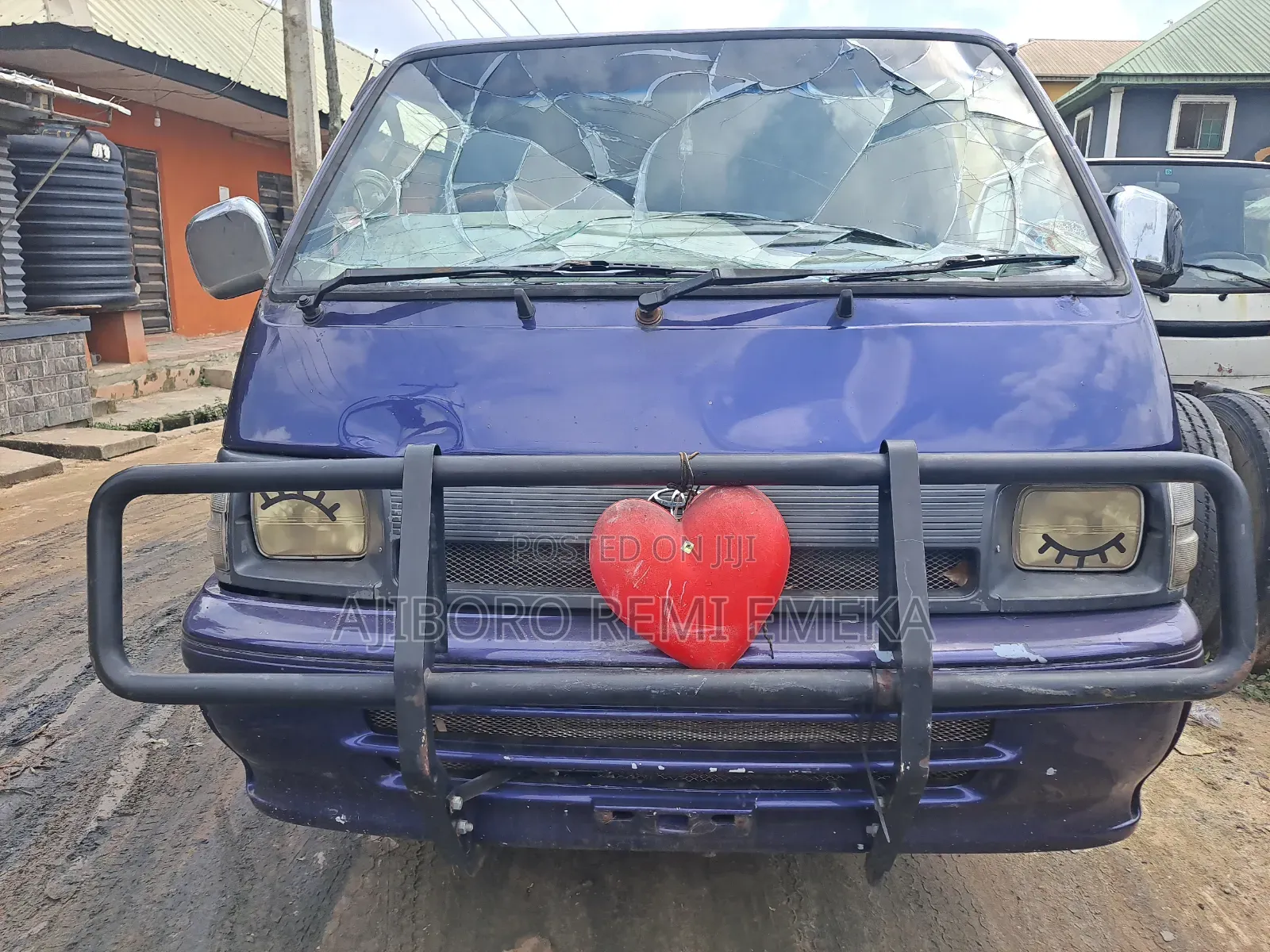 Toyota HiAce 2004 Pink