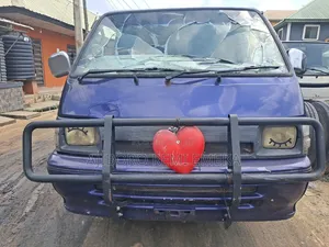 Toyota HiAce 2004 Pink