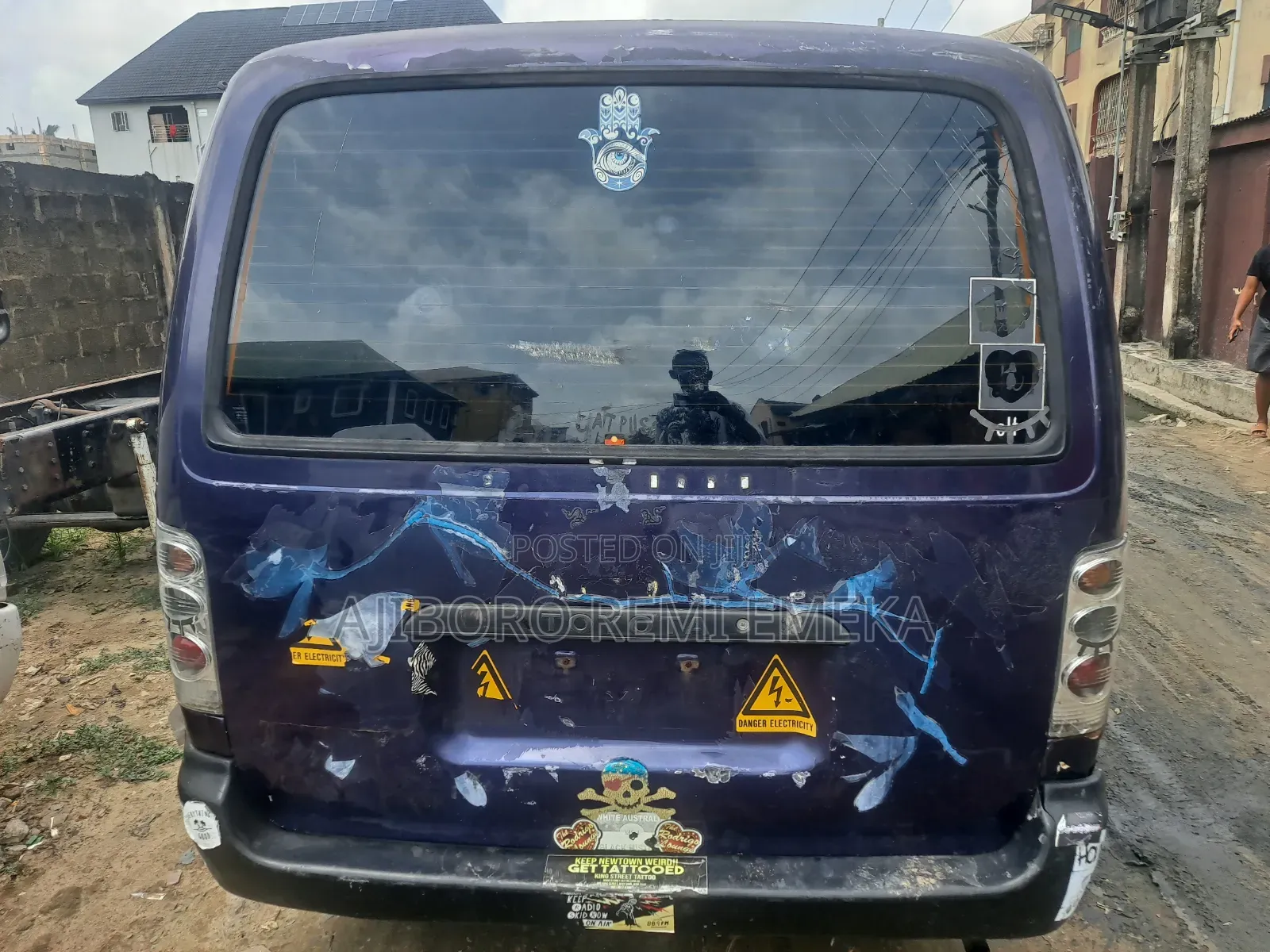 Toyota HiAce 2004 Pink