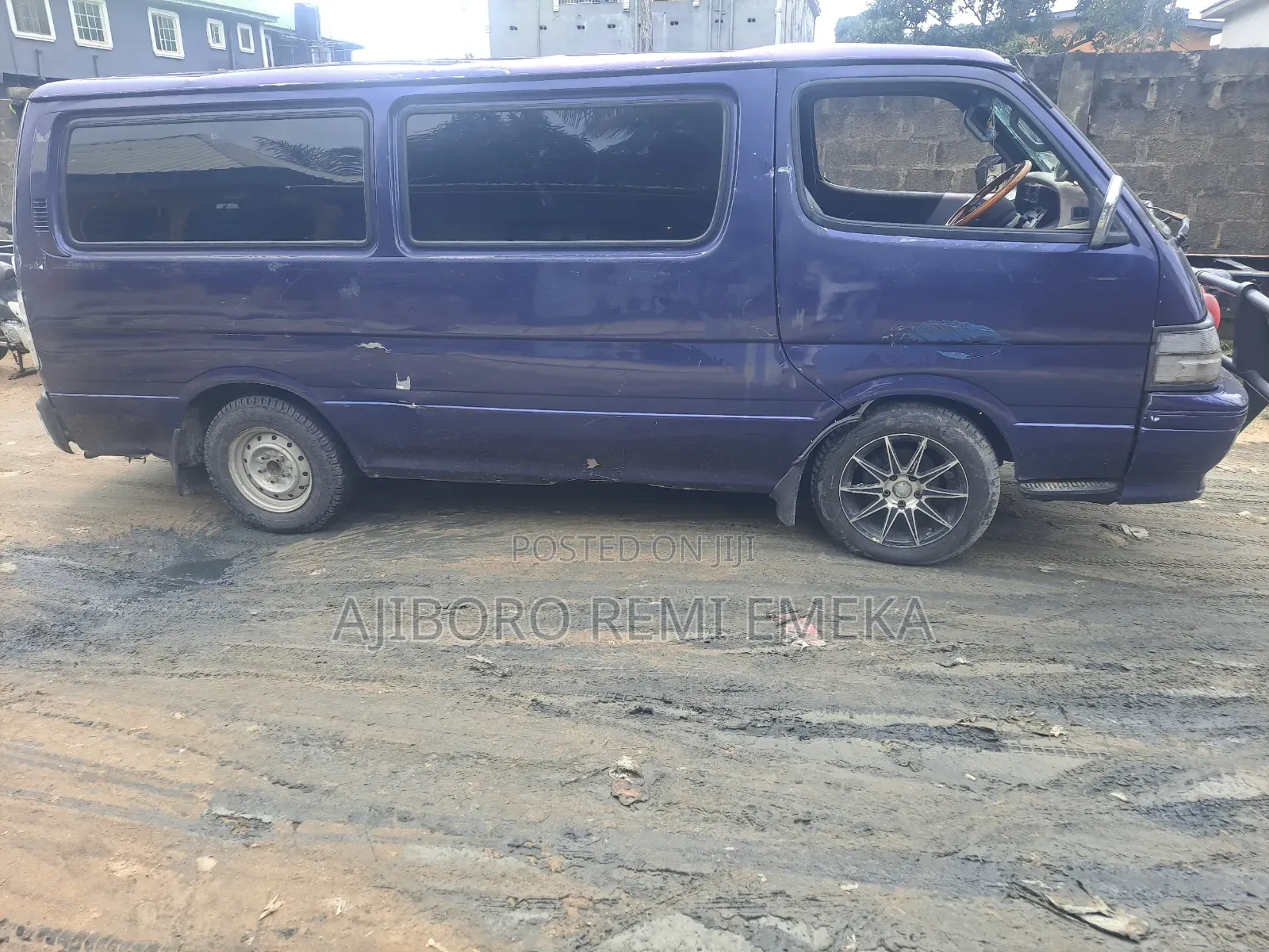 Toyota HiAce 2004 Pink