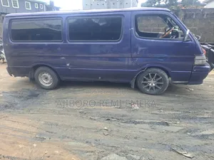 Toyota HiAce 2004 Pink