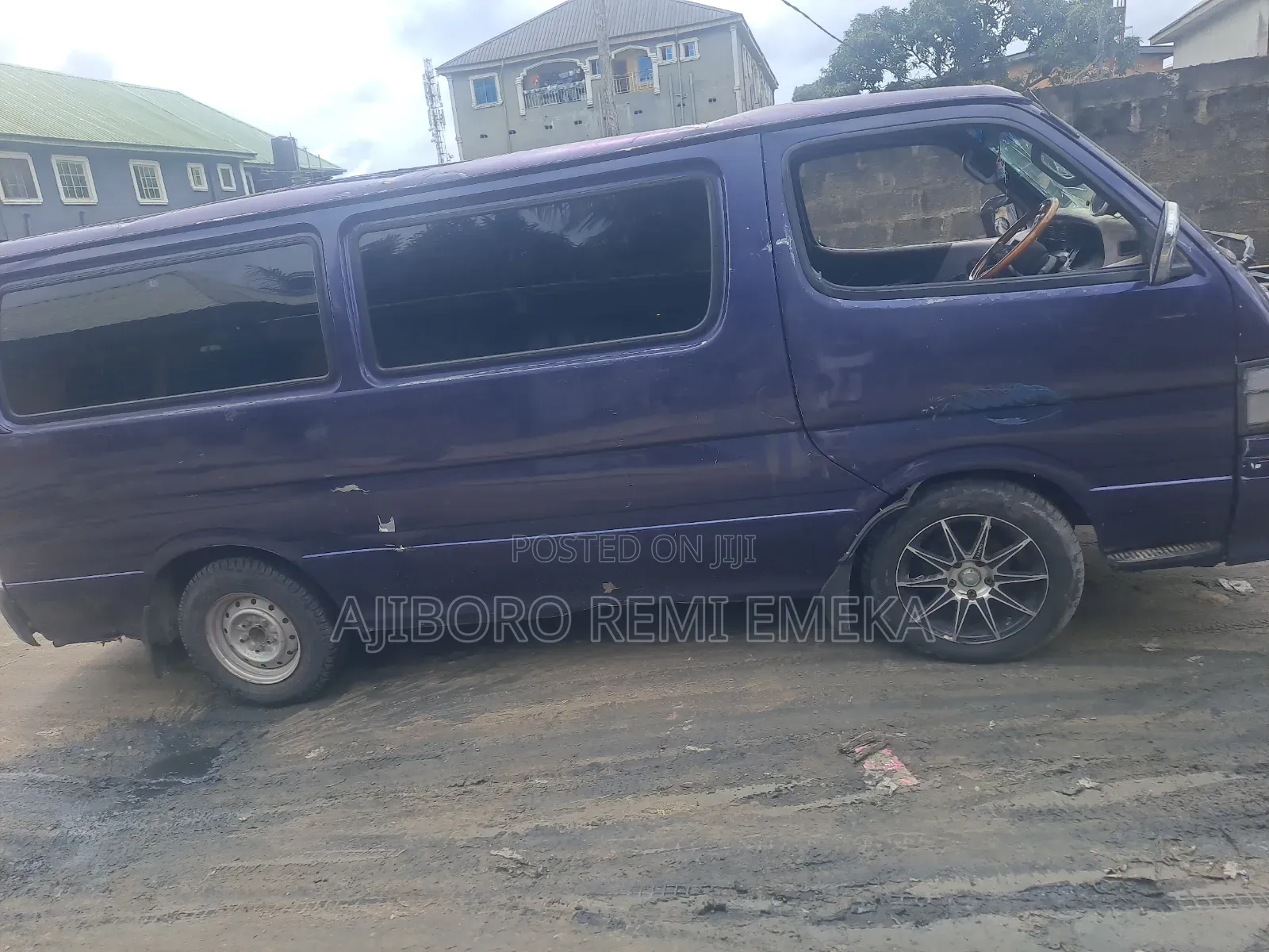 Toyota HiAce 2004 Pink
