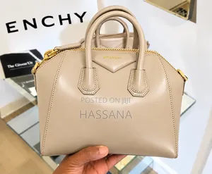 Qquality Middium Size Bag