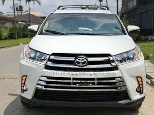 Toyota Highlander XLE 4dr SUV AWD (3.5L 6cyl 6A) 2015 White