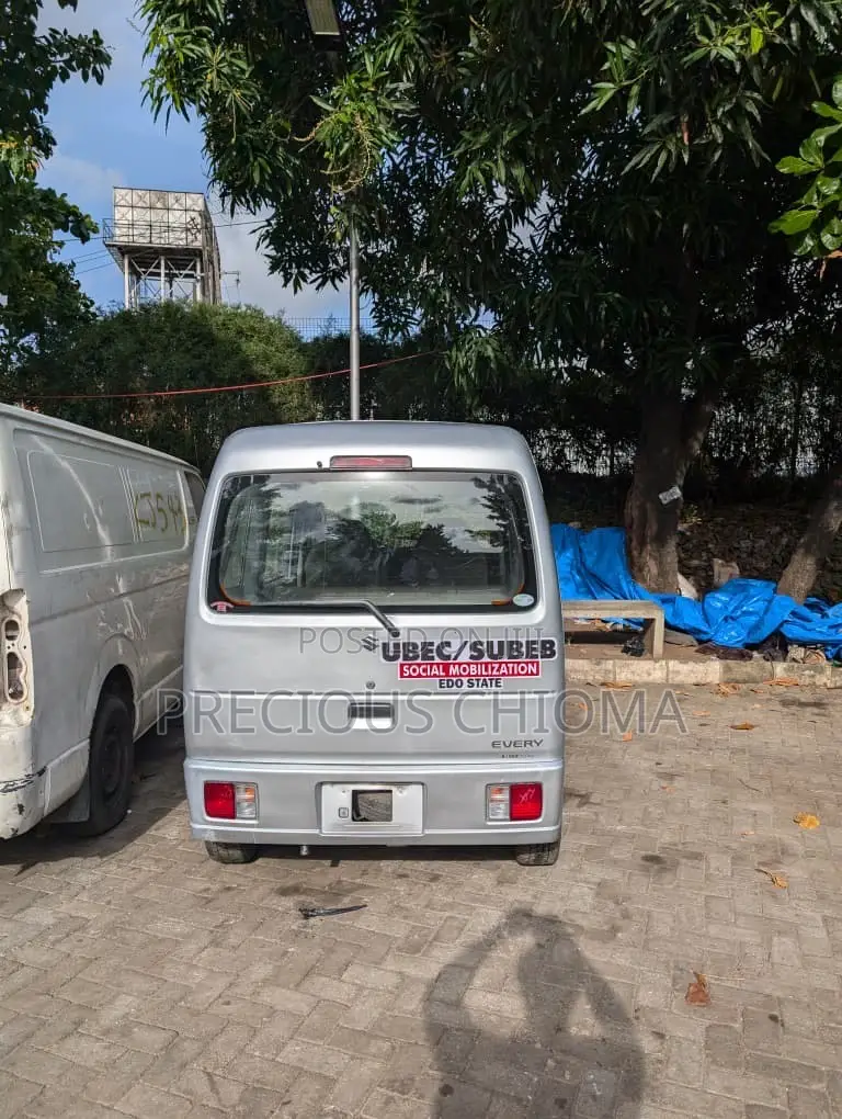 Suzuki APV Minibus 2012 Silver