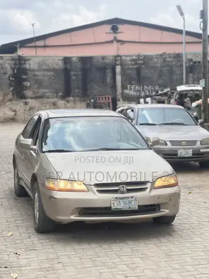 Honda Accord 2000 Gold