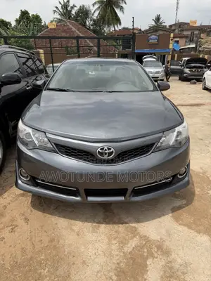 Toyota Camry SE V6 4dr Sedan (3.5L 6cyl 6A) 2013 Gray