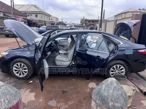Toyota Camry LE 4dr Sedan (2.5L 4cyl 6A) 2015 Blue