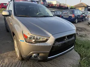 Mitsubishi Outlander 2010 Gray