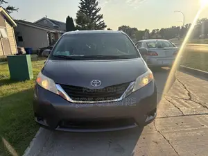 Toyota Sienna 2011 Gray