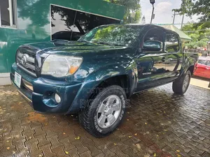 Toyota Tacoma 2010 Green