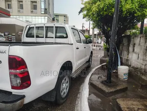 Toyota Hilux 2011 White