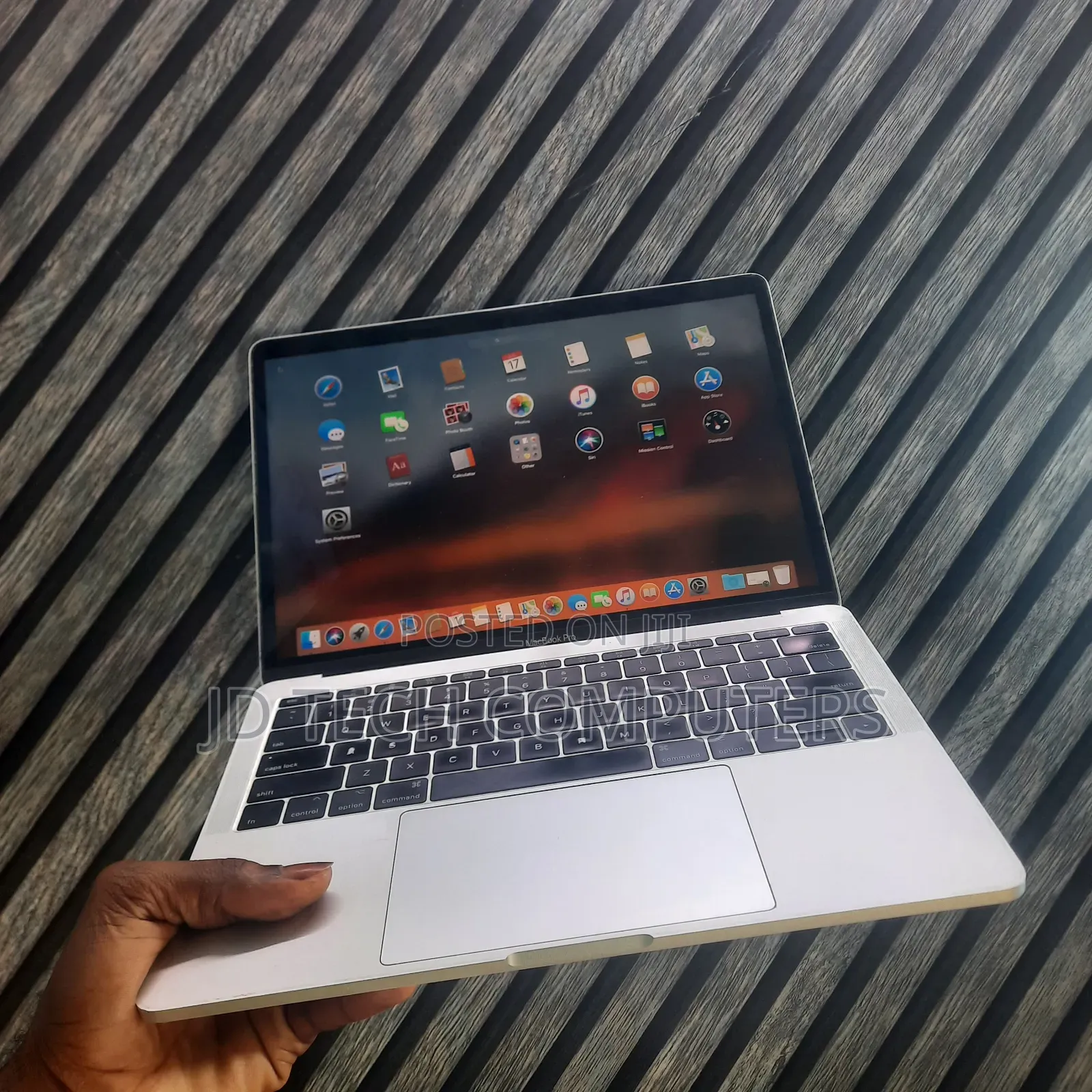 Laptop Apple MacBook Pro 2017 16GB Intel Core i5 SSD 256GB