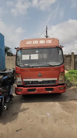 Foreign Used Sinotruk Howo Box Body Cargo Truck