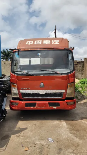 Foreign Used Sinotruk Howo Box Body Cargo Truck