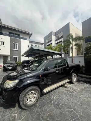 Toyota Hilux 2014 Black