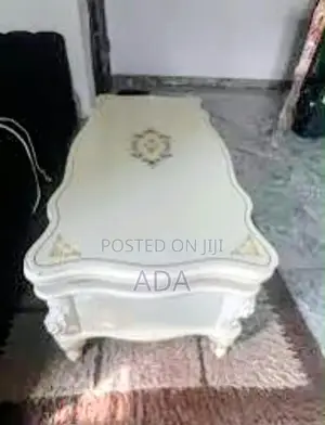 Foreign Royal Center Table