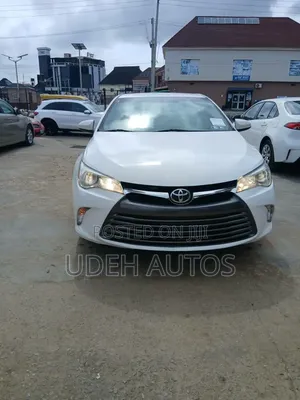 Toyota Camry LE 4dr Sedan (2.5L 4cyl 6A) 2017 White