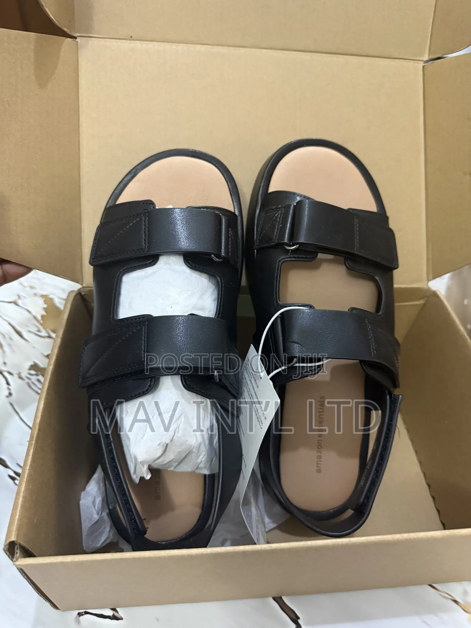 Amazon Essentials Women’s Adjustable Triple Strap Flat Platform Sandal