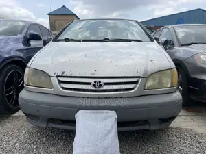 Toyota Sienna 2003 Gold