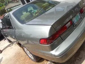 Toyota Camry 2000 Gray