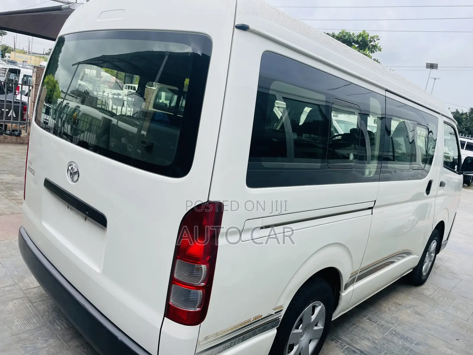 Toyota HiAce 2017 White