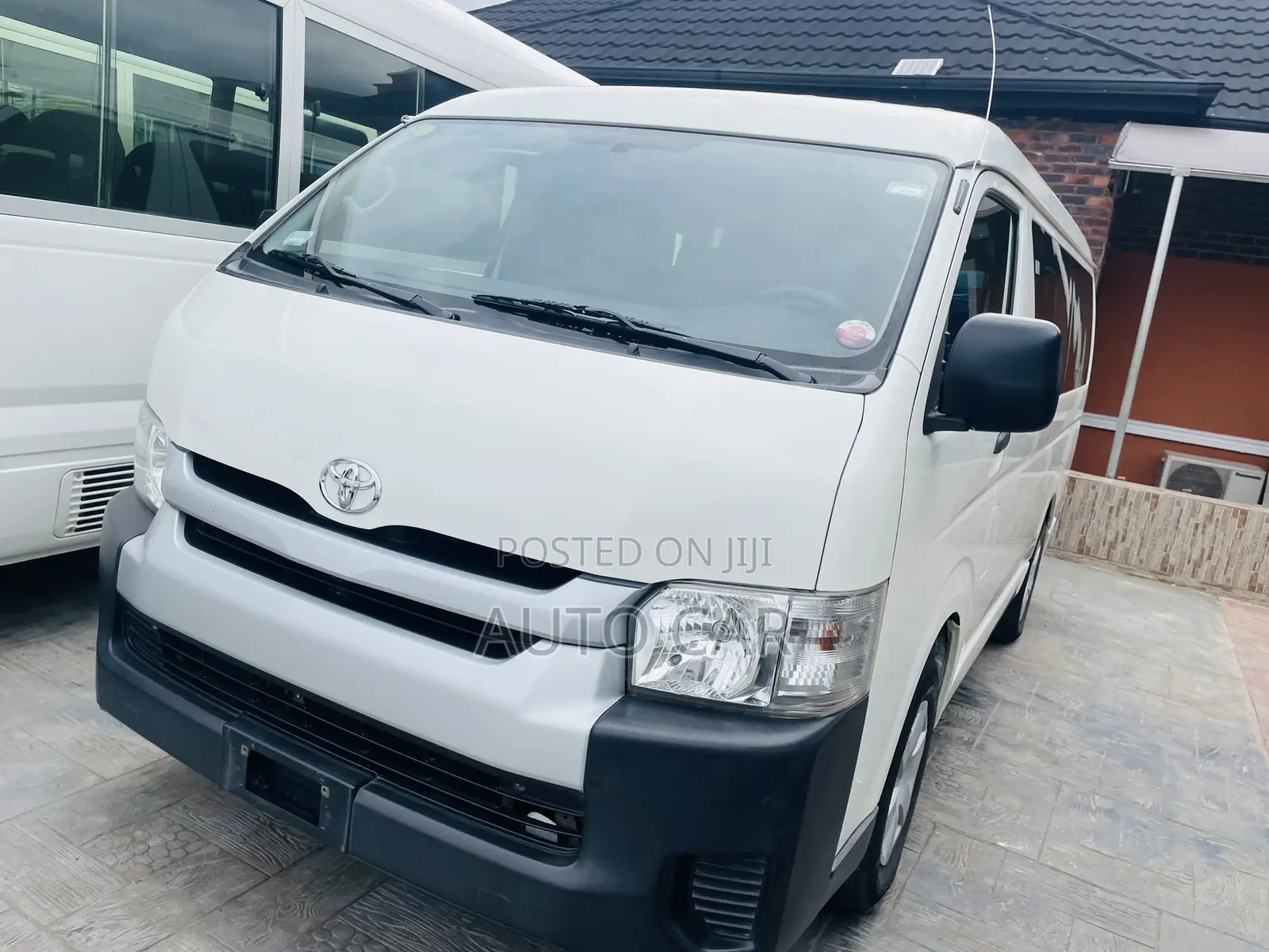 Toyota HiAce 2017 White