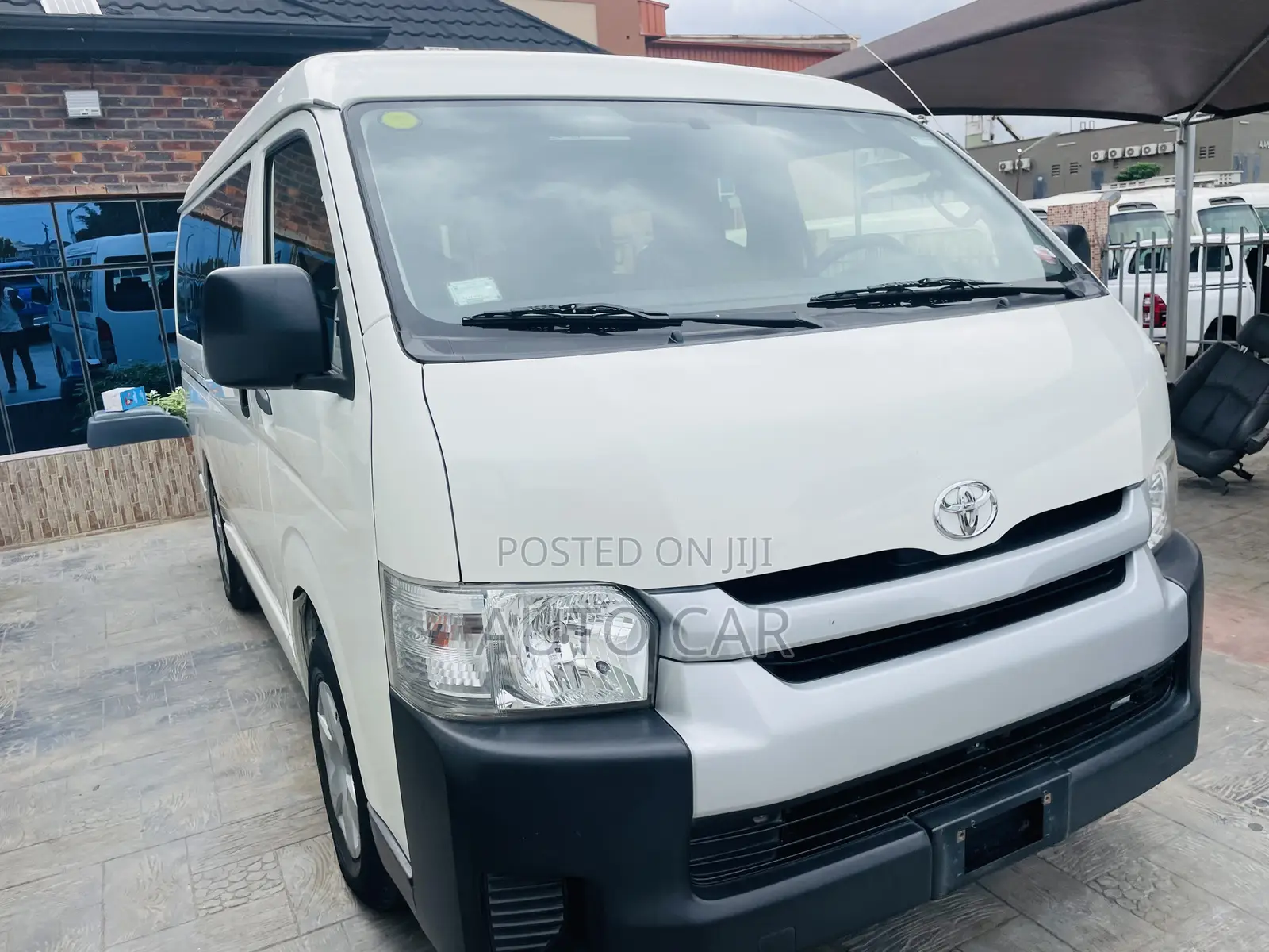 Toyota HiAce 2017 White