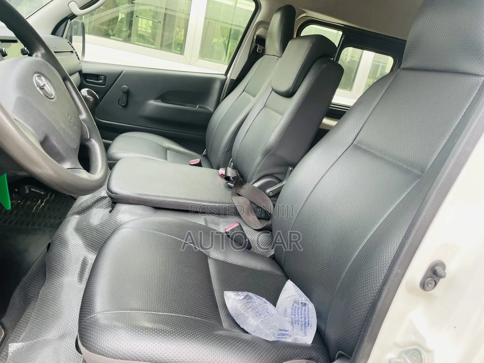 Toyota HiAce 2017 White