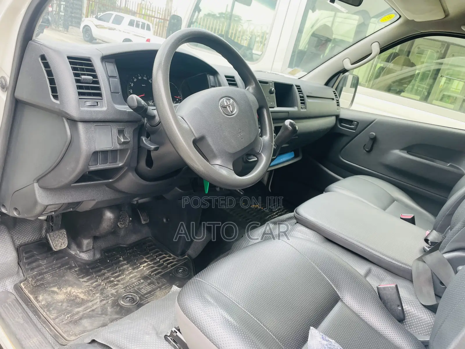 Toyota HiAce 2017 White