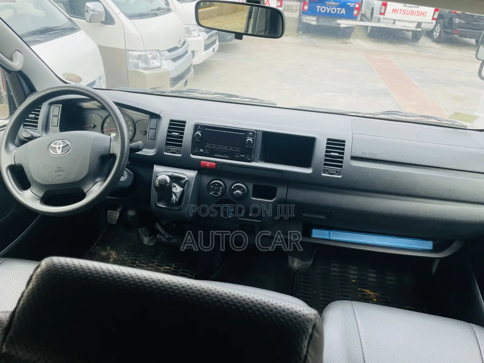 Toyota HiAce 2017 White