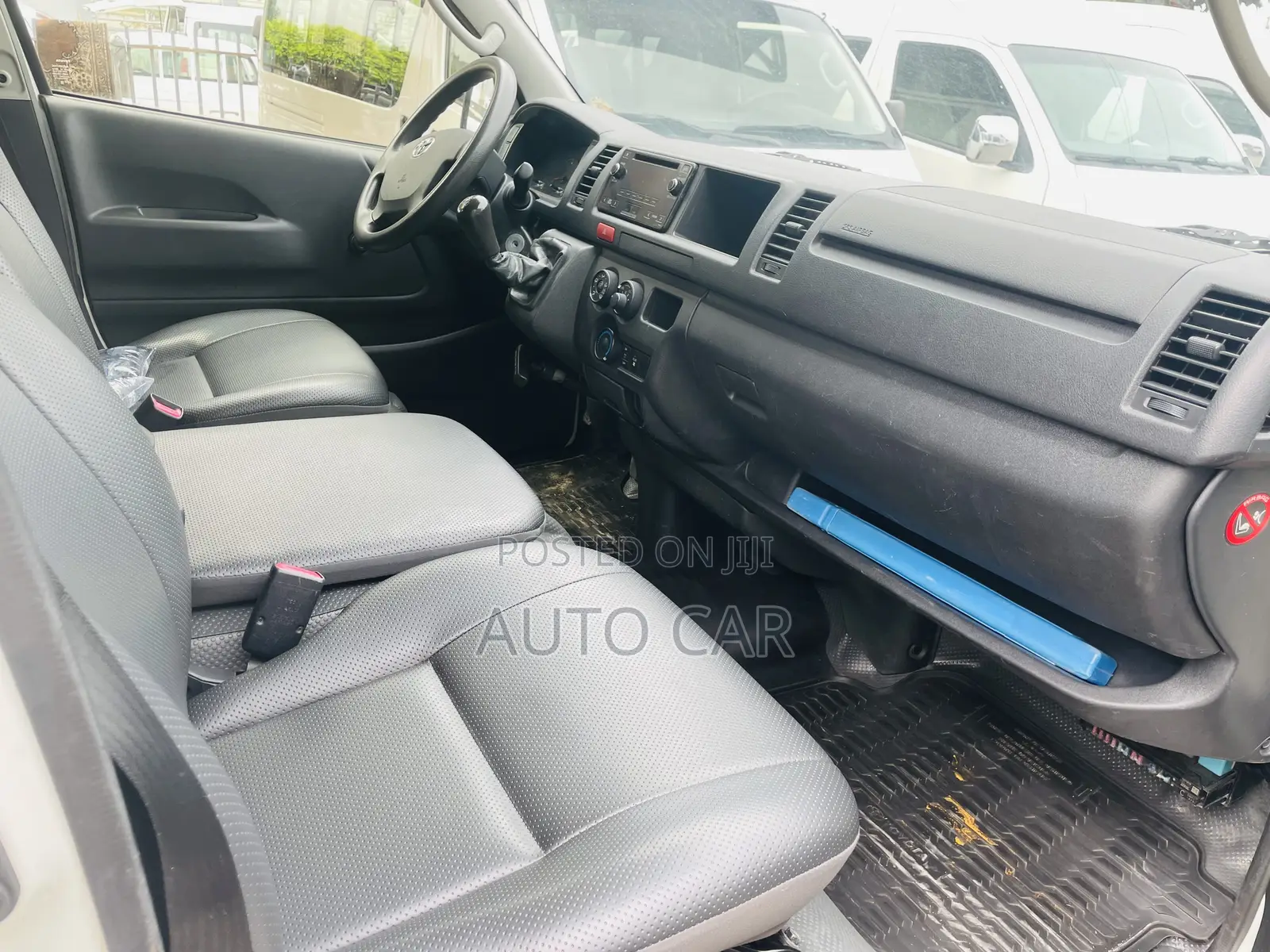 Toyota HiAce 2017 White