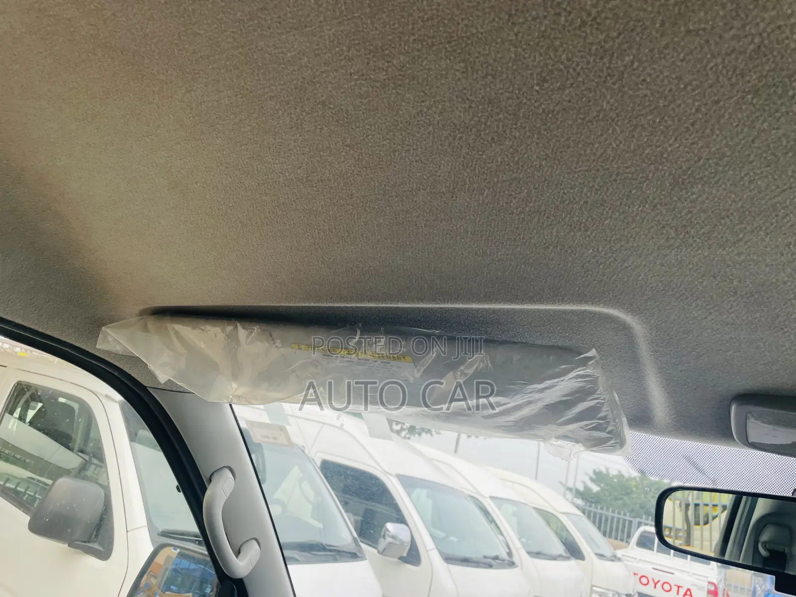 Toyota HiAce 2017 White