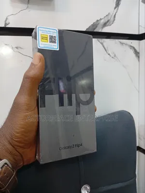 New Samsung Galaxy Z Flip4 512 GB Black