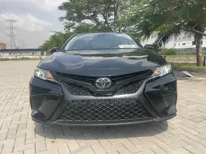 Toyota Camry SE (2.5L 4cyl 8A) 2019 Blue
