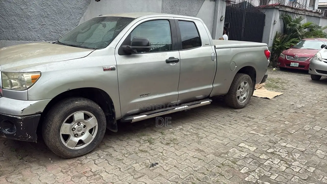 Toyota Tundra 2010 Silver