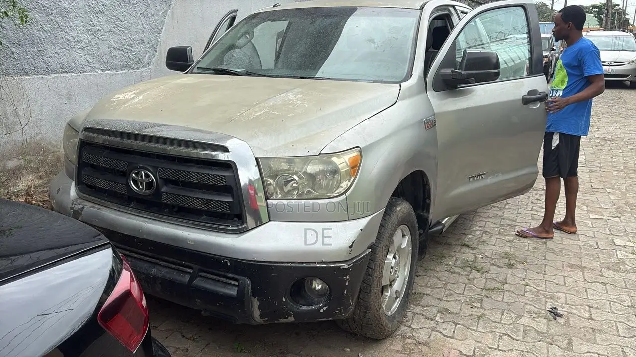 Toyota Tundra 2010 Silver