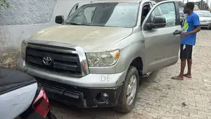 Toyota Tundra 2010 Silver
