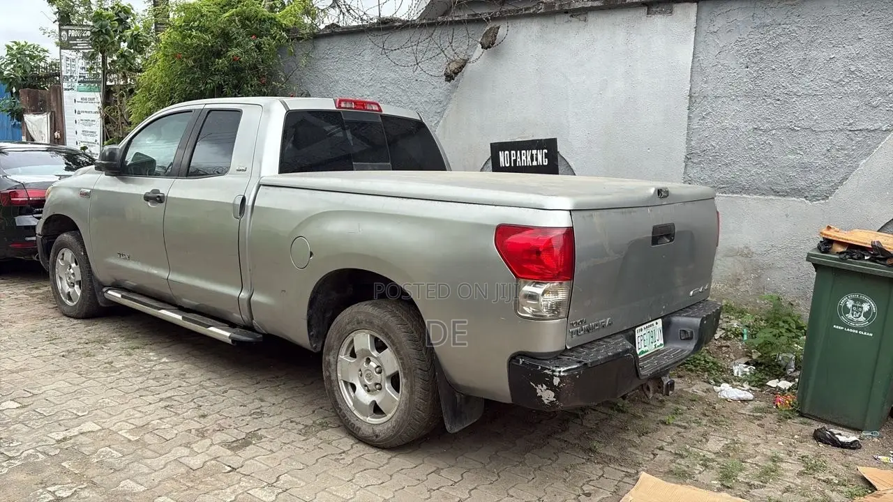 Toyota Tundra 2010 Silver