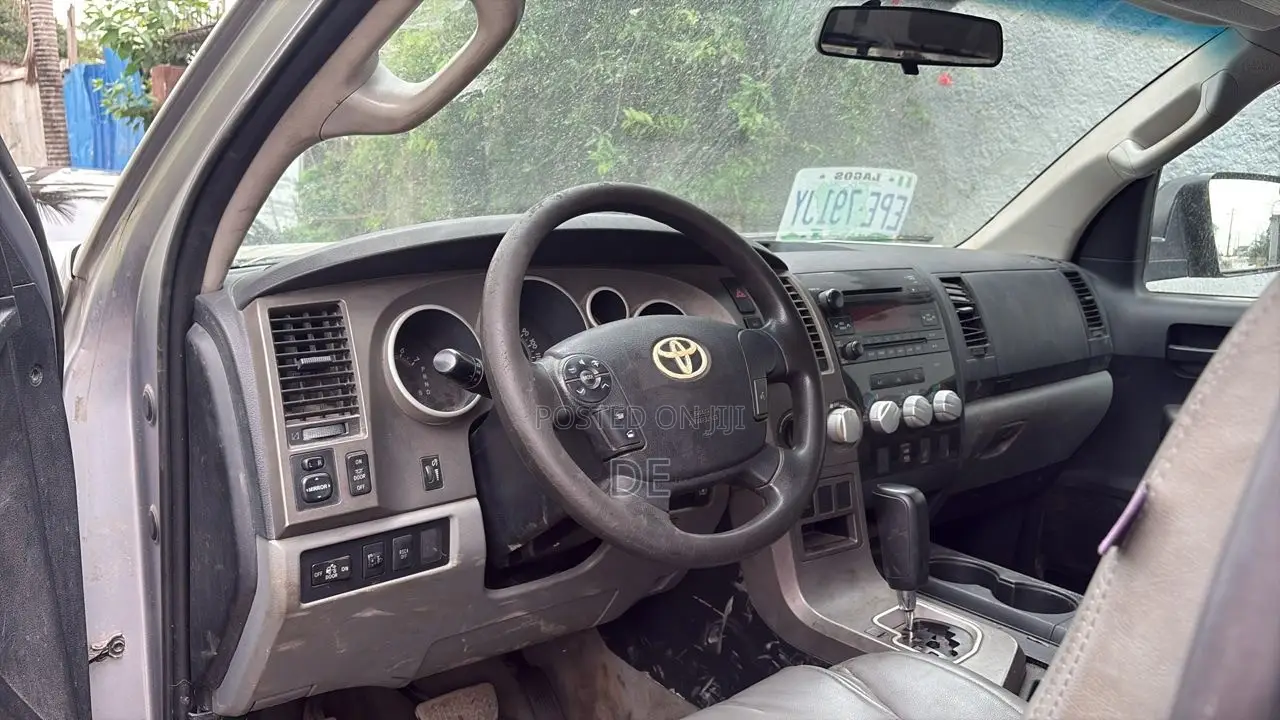 Toyota Tundra 2010 Silver